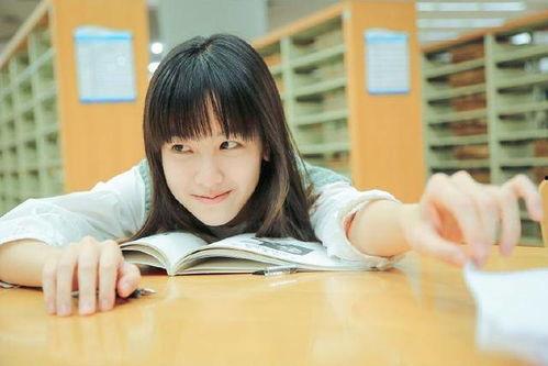 娱乐吃瓜酱00后工作,娱乐吃瓜酱的职场成长记